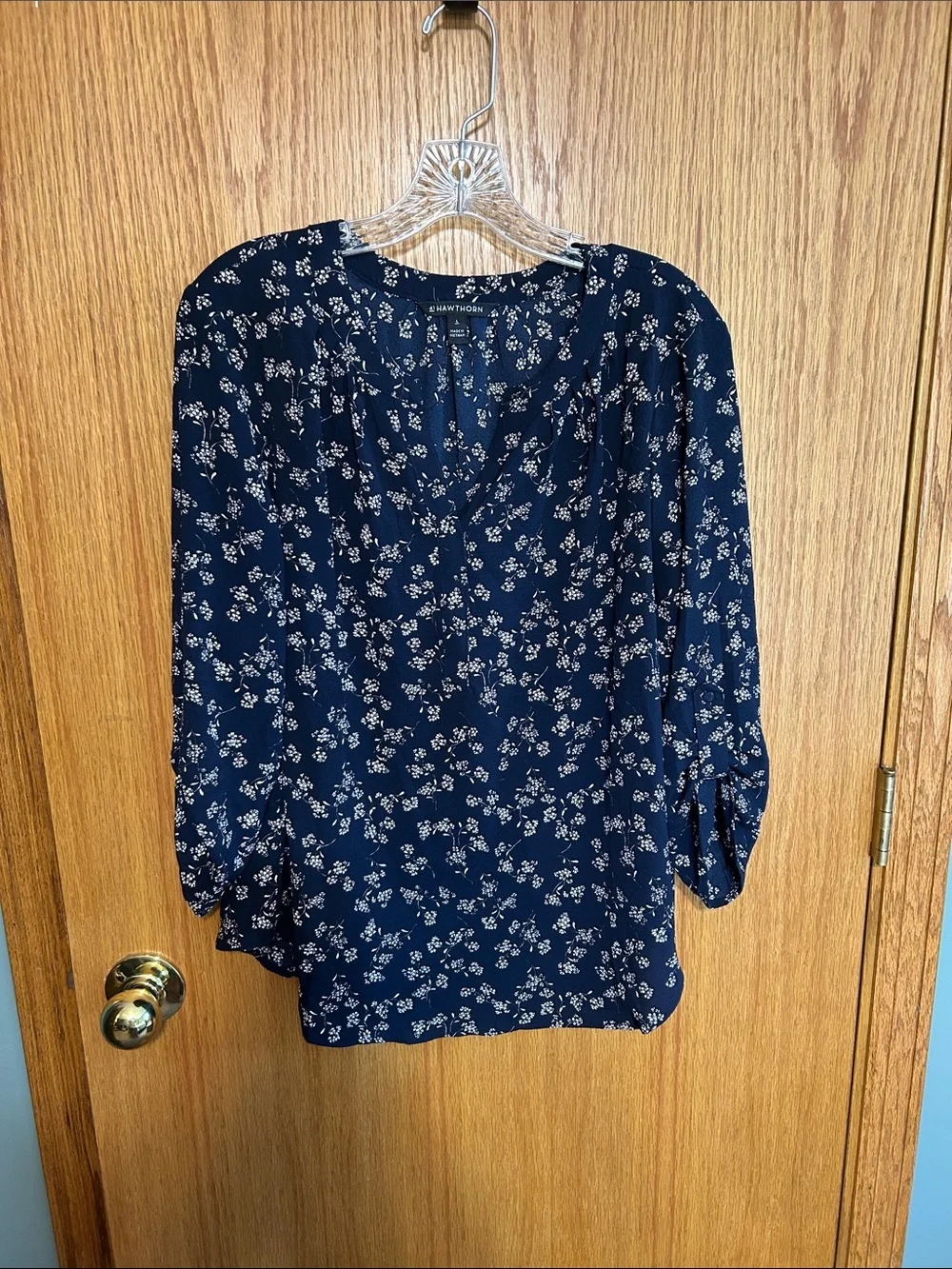 41 Hawthorn blouse top black and white Floral V-Neck working girl